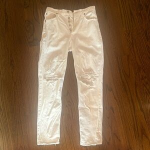 Great condition white Agolde Aritzia jeans. High rise with rips at knee. Size 25